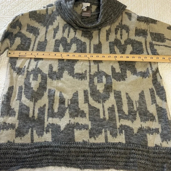 ❤️❤️Chico’s Gray/Cream Ikat Sweater Looks like Hearts ❤️❤️ Valentines Day! ❤️ - Picture 4 of 5